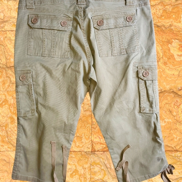 BeBop khaki drawstring cargo capris sz 11 - Picture 3 of 5